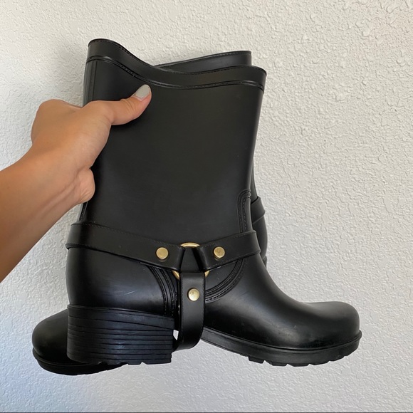 Cute black boots - Picture 9 of 10